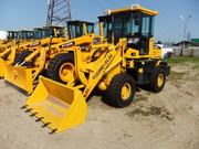 Фронтальный погрузчик ZL-20 в комплекте с лесозахватом.